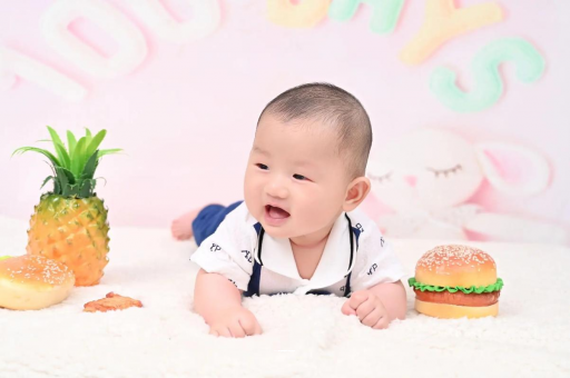 桦甸宝宝在妈妈肚子里